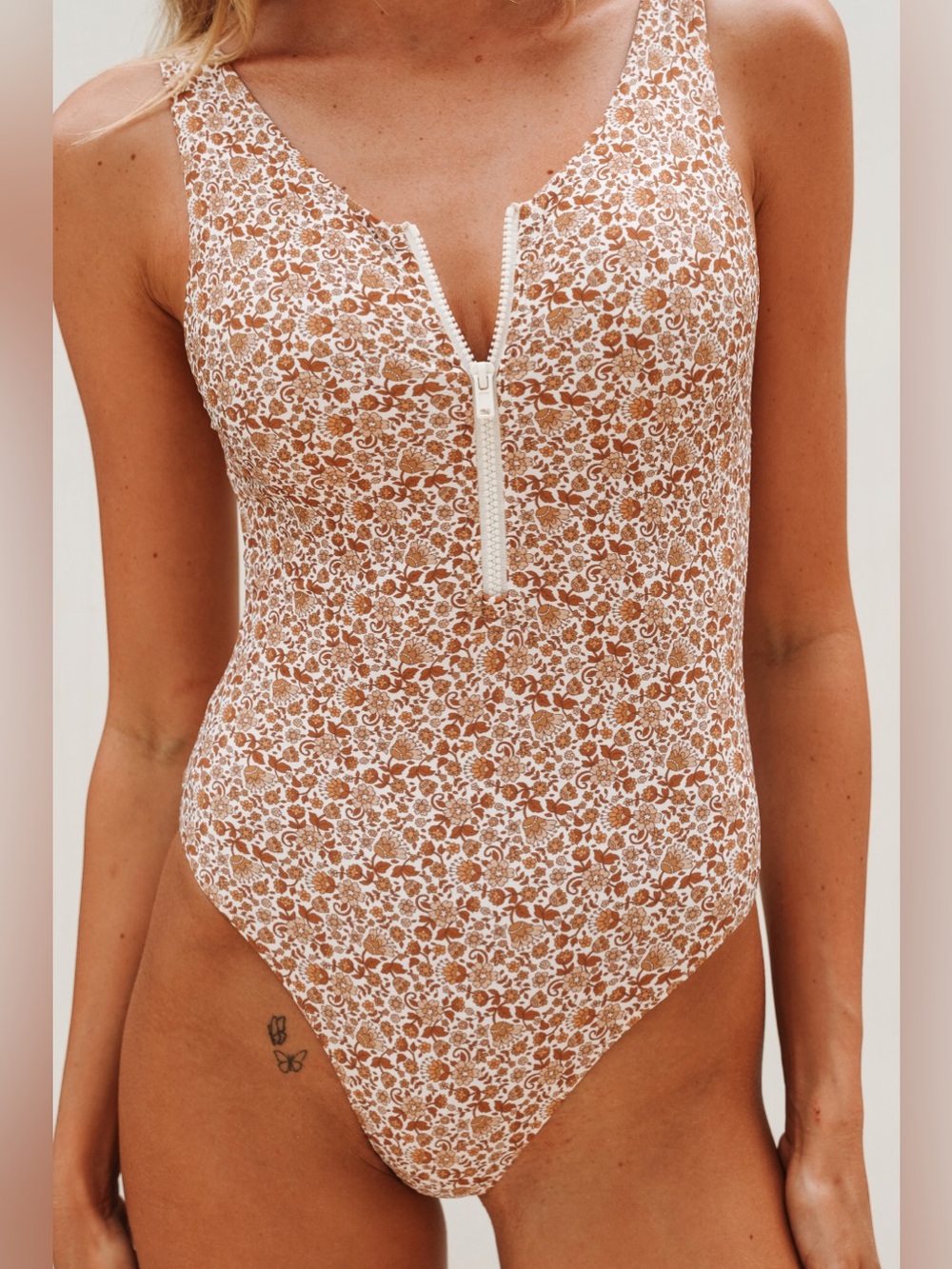 EUC Kavala Botanica Ecru Zephyr Surf Suit size medium retails $138 - Picture 1 of 6